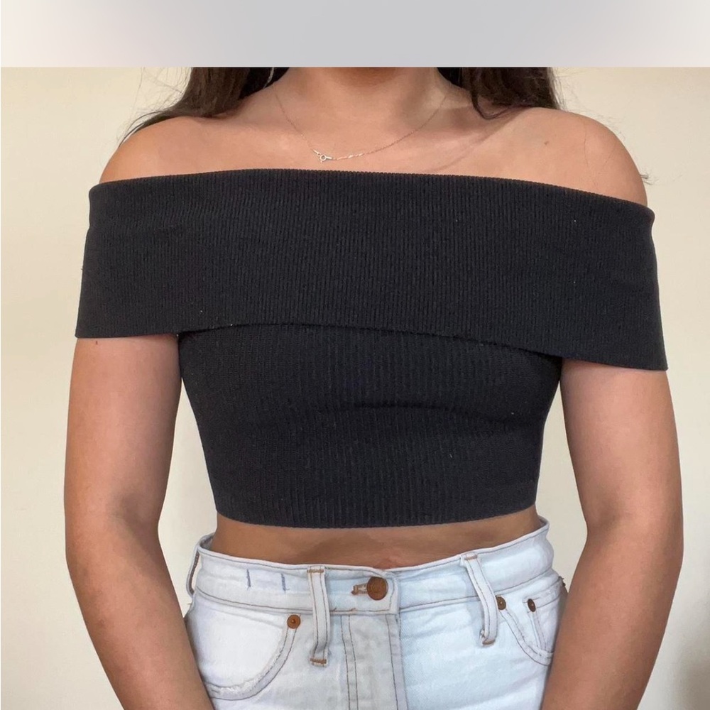 Babaton Black Off-Shoulder Crop Top